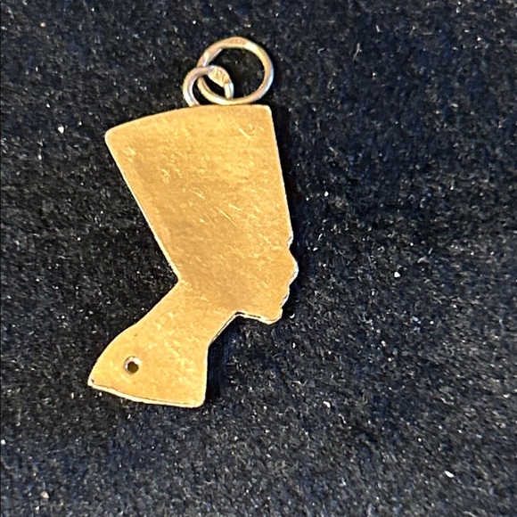 Elegant 18 K solid Gold Nefertiti Pendant Charm - Picture 2 of 4